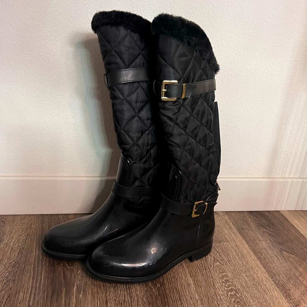 GUESS Women's Quilted Nylon Rainboots